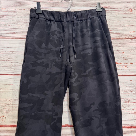 Lululemon On The Fly 7/8 Pant 27" in Incognito Camo Multi Grey Sz 4 - Picture 5 of 10